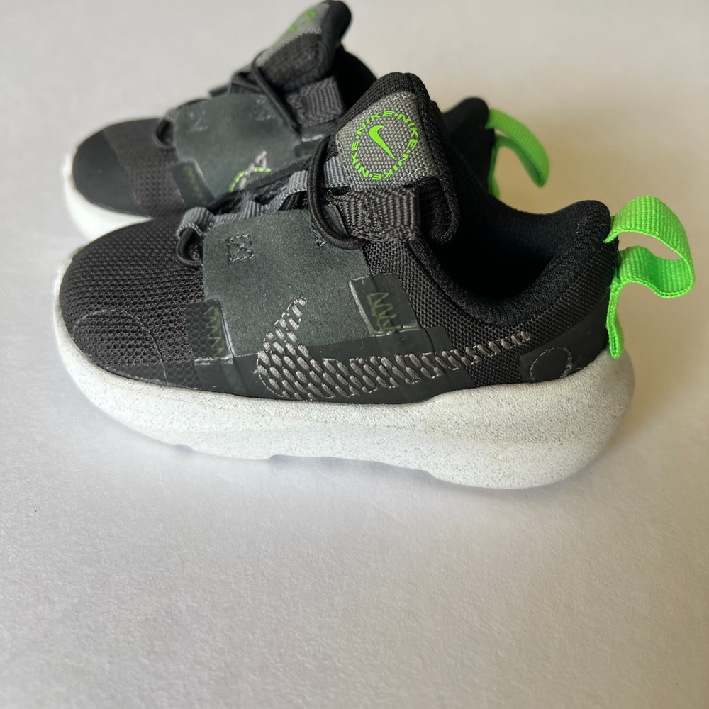 Nike tennis shoes toddler size 6